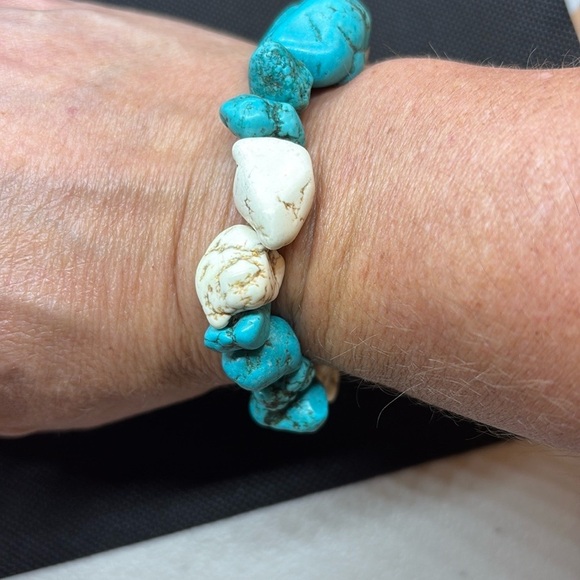 Turquoise and Howlite Stone Bracelet - Picture 2 of 3